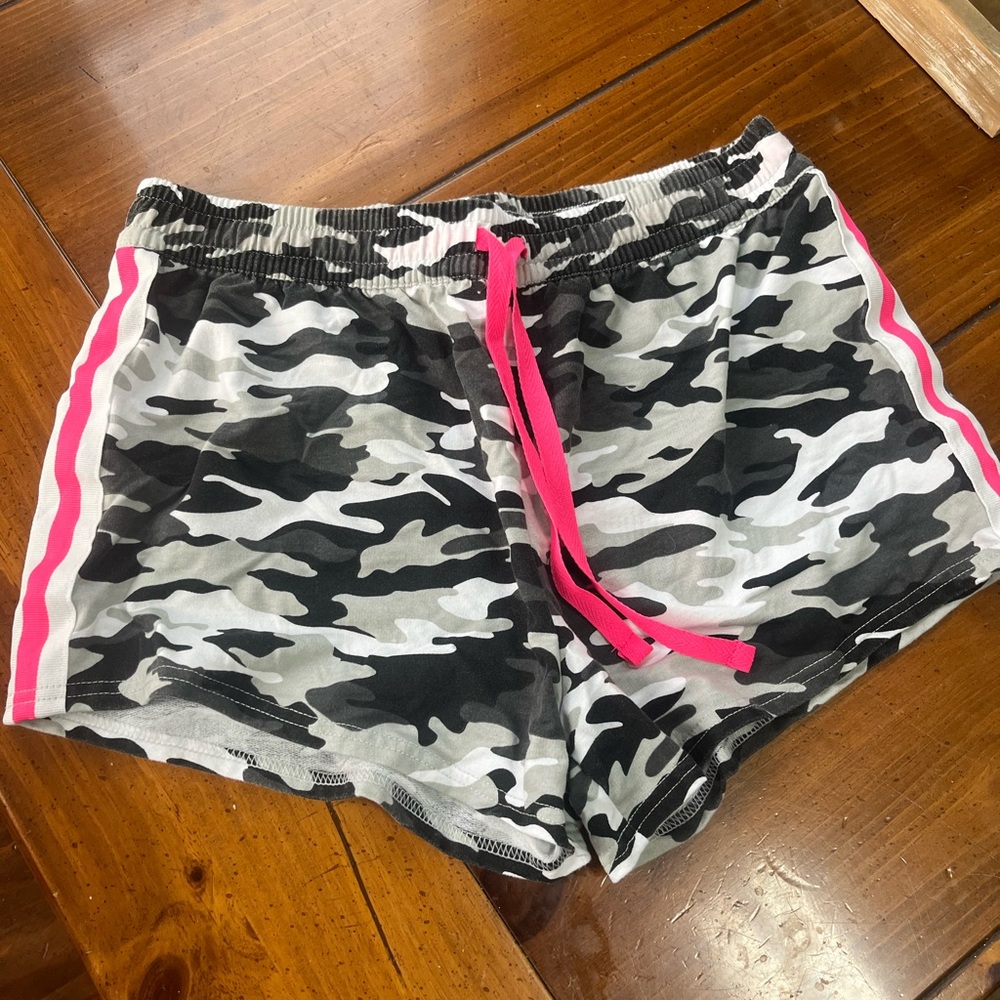 Bobbie Brooks Women’s Camo Shorts XL Pink Stripe Drawstring Excellent Condition